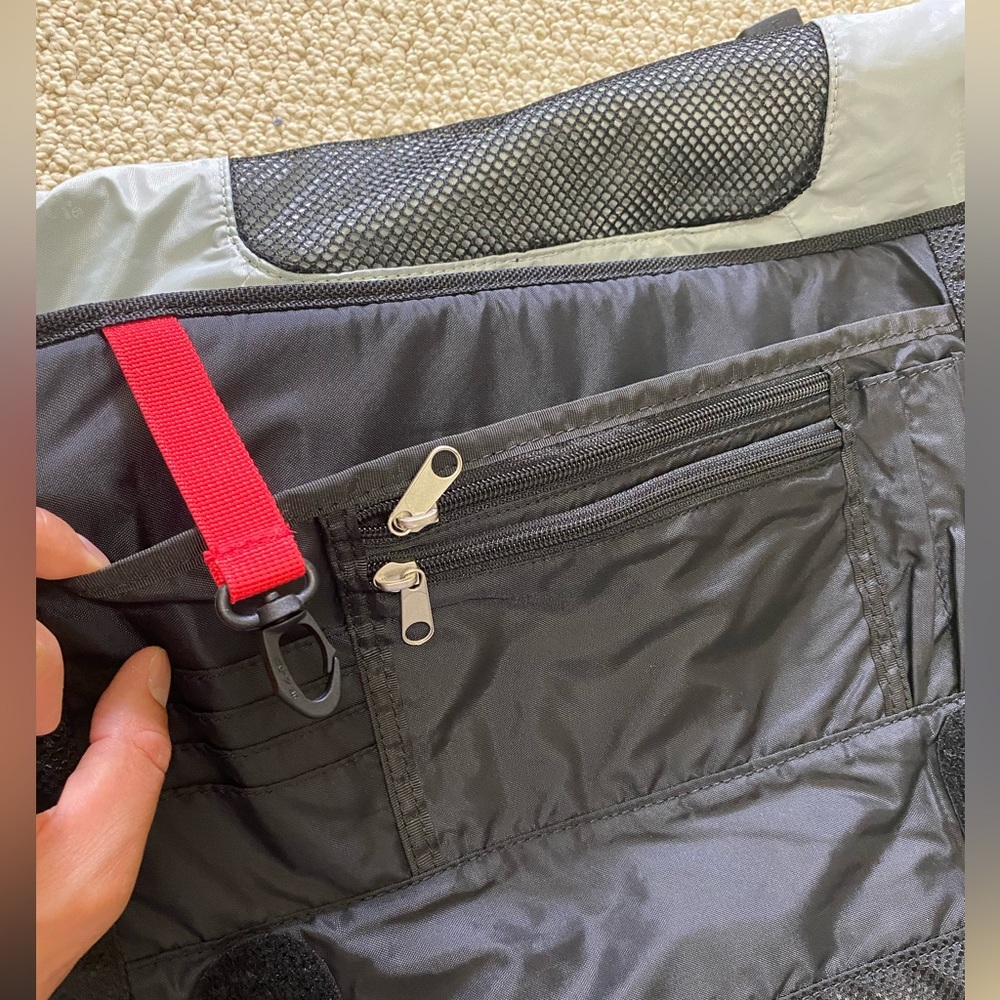 SOLD- Titleist Laptop Messenger Travel Bag. Excellent Condition. - Picture 8 of 13